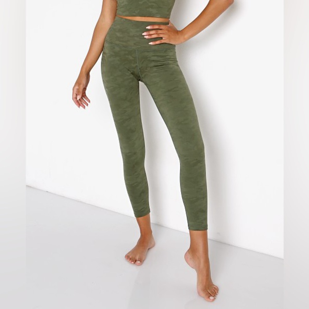 Beyond Yoga. High Waisted Midi Legging Eden Green Camo Jacquard Drawstring. L.